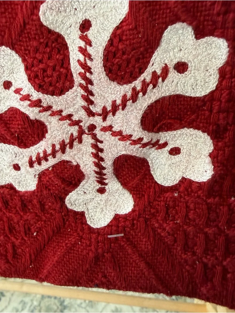 Set of 4 Christmas red placemats with snowflake accent